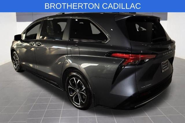 2025 Toyota Sienna Platinum