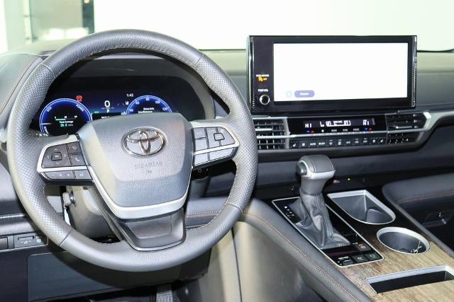 2025 Toyota Sienna Platinum