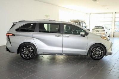 2025 Toyota Sienna Platinum