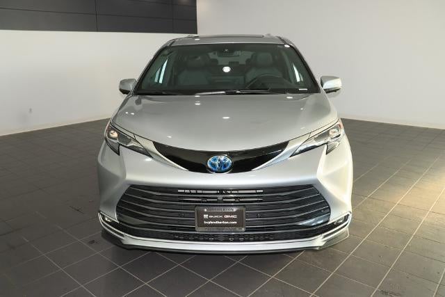 2025 Toyota Sienna Platinum