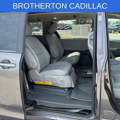 2020 Toyota Sienna XLE Auto Access Seat